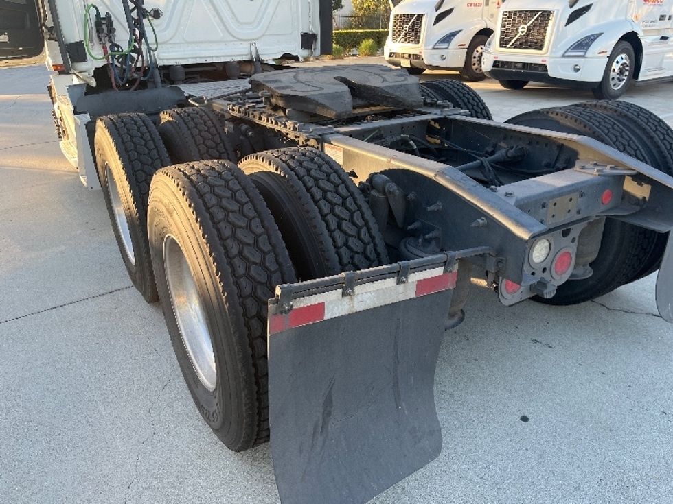 Day Cab Tractor-Heavy Duty Tractors-Freightliner-2019-T11664ST-Fontana-CA-542,663\n\t\tmiles-$ 34,250 - Image 17