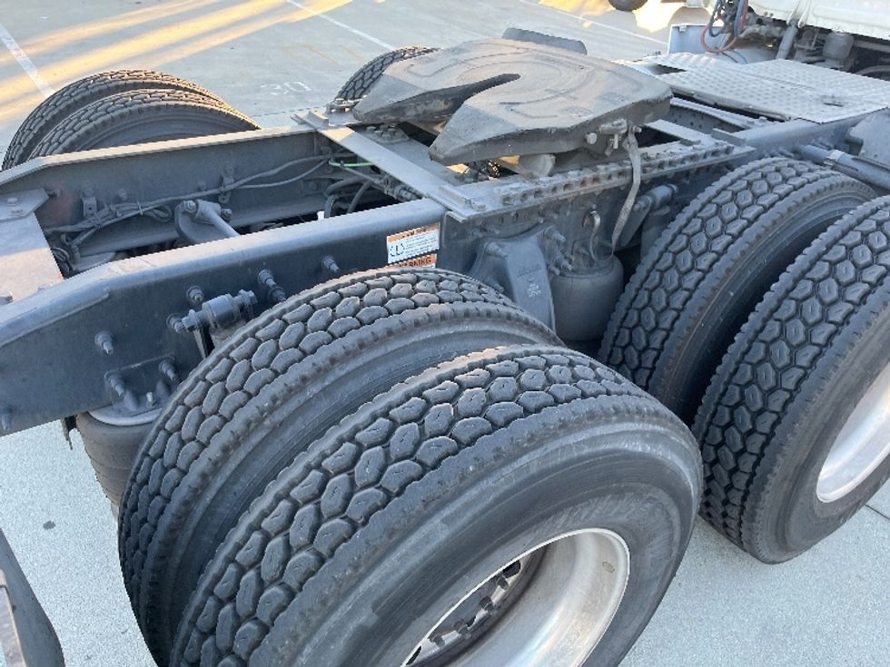 Day Cab Tractor-Heavy Duty Tractors-Freightliner-2019-T11664ST-Fontana-CA-542,663\n\t\tmiles-$ 34,250 - Image 18