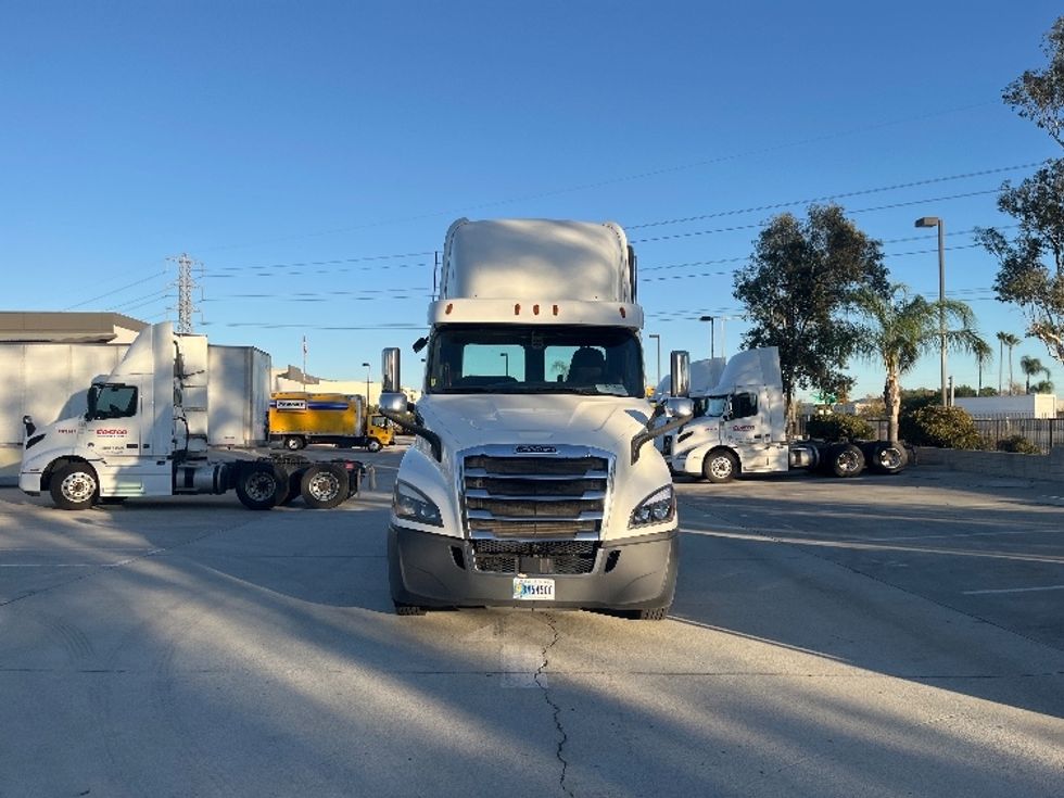 Day Cab Tractor-Heavy Duty Tractors-Freightliner-2019-T11664ST-Fontana-CA-542,663\n\t\tmiles-$ 34,250 - Image 2