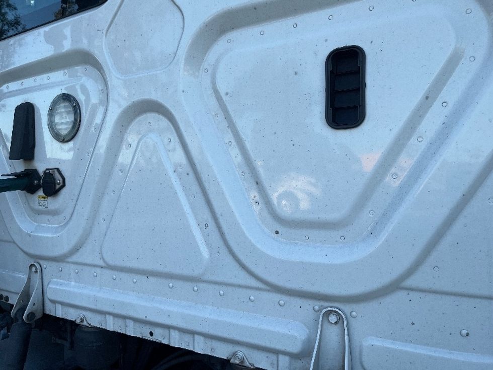 Day Cab Tractor-Heavy Duty Tractors-Freightliner-2019-T11664ST-Fontana-CA-542,663\n\t\tmiles-$ 34,250 - Image 20