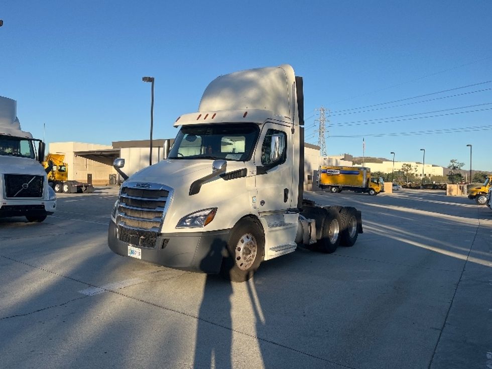 Day Cab Tractor-Heavy Duty Tractors-Freightliner-2019-T11664ST-Fontana-CA-542,663\n\t\tmiles-$ 34,250 - Image 3
