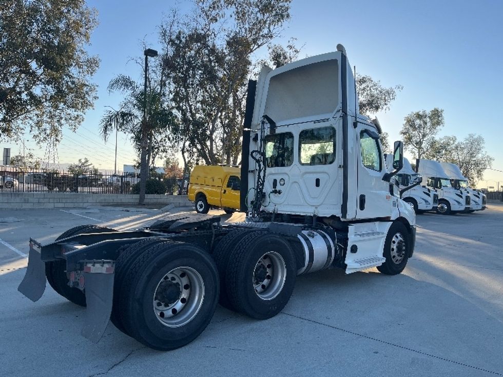 Day Cab Tractor-Heavy Duty Tractors-Freightliner-2019-T11664ST-Fontana-CA-542,663\n\t\tmiles-$ 34,250 - Image 7