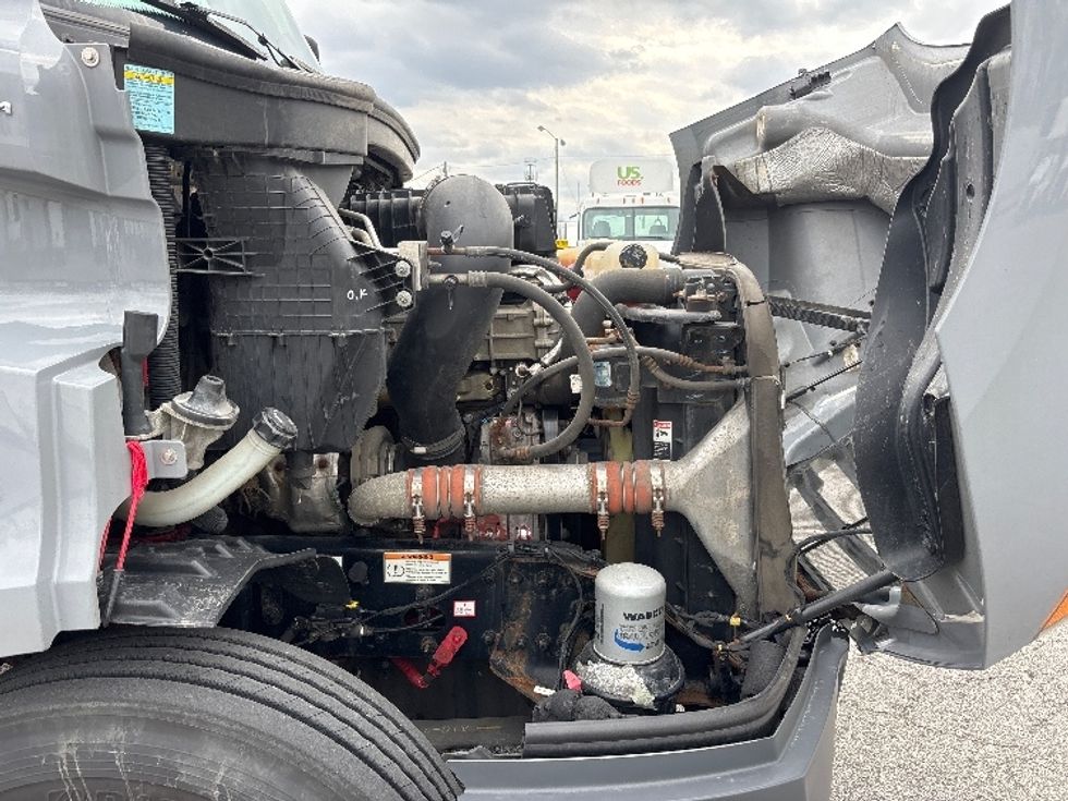 Day Cab Tractor-Heavy Duty Tractors-Freightliner-2019-T11664ST-Fort Wayne-IN-582,727\n\t\tmiles-$ 32,000 - Image 15