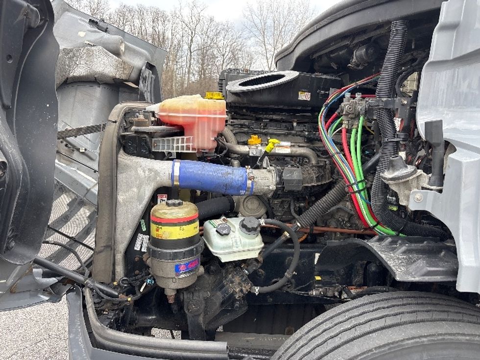 Day Cab Tractor-Heavy Duty Tractors-Freightliner-2019-T11664ST-Fort Wayne-IN-582,727\n\t\tmiles-$ 32,000 - Image 16