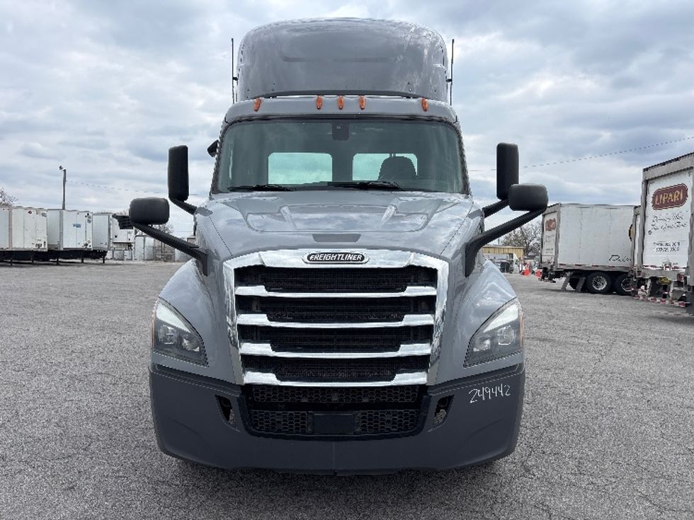 Day Cab Tractor-Heavy Duty Tractors-Freightliner-2019-T11664ST-Fort Wayne-IN-582,727\n\t\tmiles-$ 32,000 - Image 2