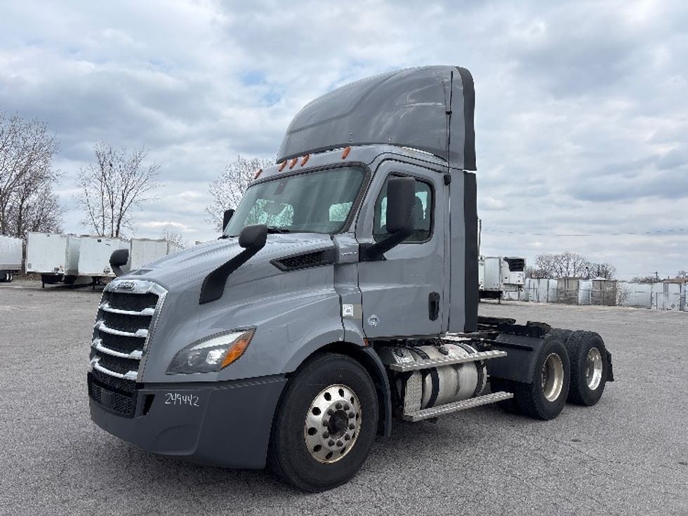 Day Cab Tractor-Heavy Duty Tractors-Freightliner-2019-T11664ST-Fort Wayne-IN-582,727\n\t\tmiles-$ 32,000 - Image 3