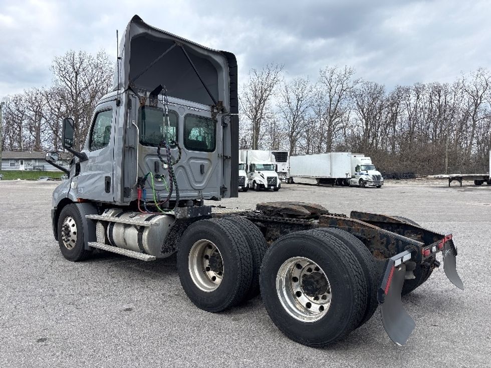 Day Cab Tractor-Heavy Duty Tractors-Freightliner-2019-T11664ST-Fort Wayne-IN-582,727\n\t\tmiles-$ 32,000 - Image 5