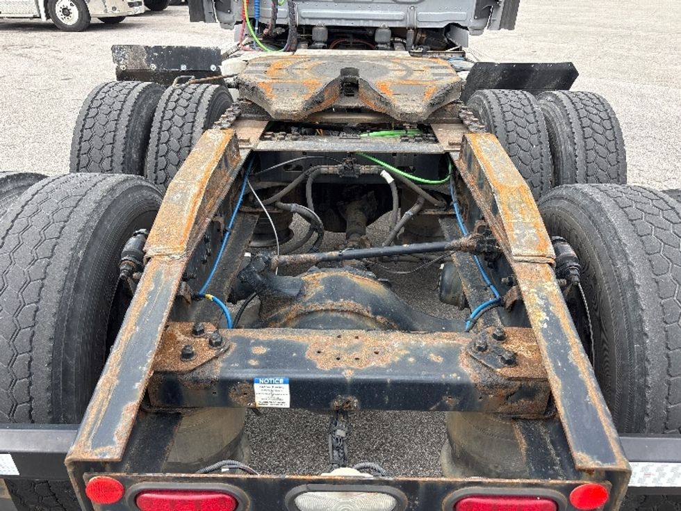 Day Cab Tractor-Heavy Duty Tractors-Freightliner-2019-T11664ST-Fort Wayne-IN-582,727\n\t\tmiles-$ 32,000 - Image 6