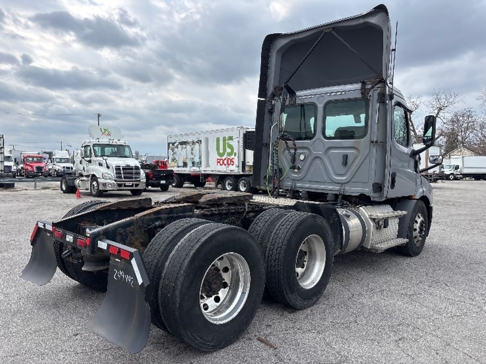 Day Cab Tractor-Heavy Duty Tractors-Freightliner-2019-T11664ST-Fort Wayne-IN-582,727\n\t\tmiles-$ 32,000 - Image 7