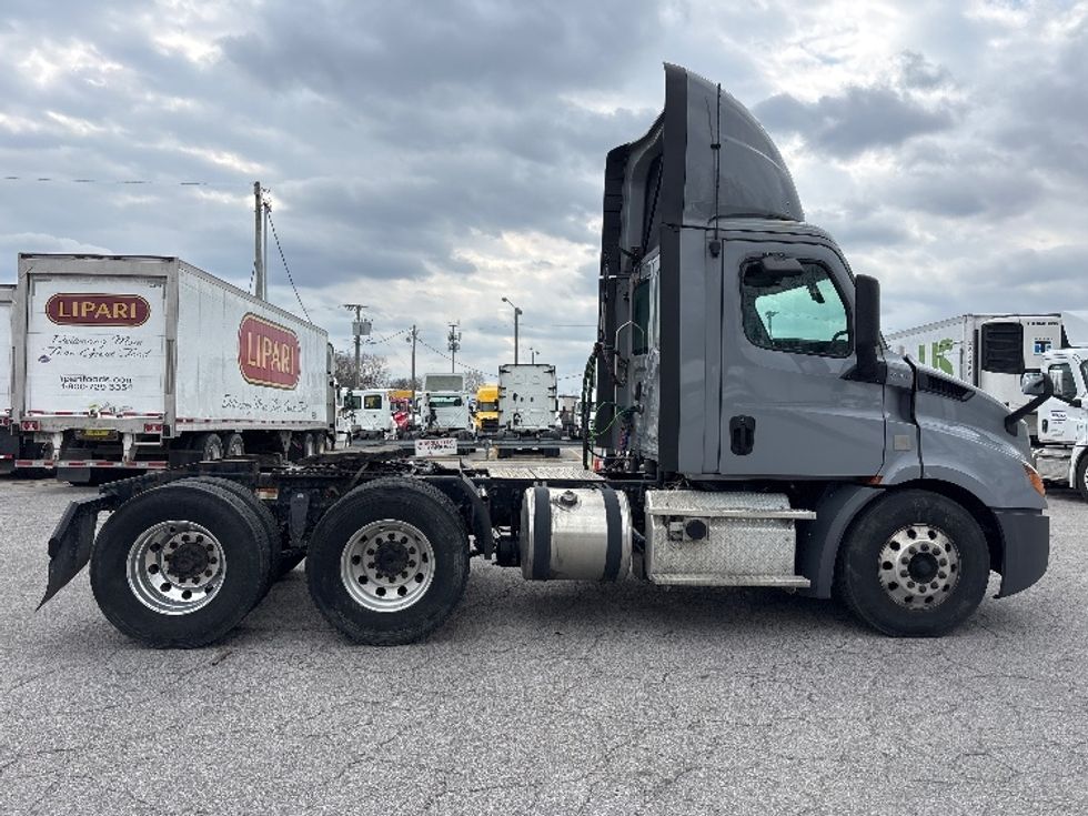 Day Cab Tractor-Heavy Duty Tractors-Freightliner-2019-T11664ST-Fort Wayne-IN-582,727\n\t\tmiles-$ 32,000 - Image 8