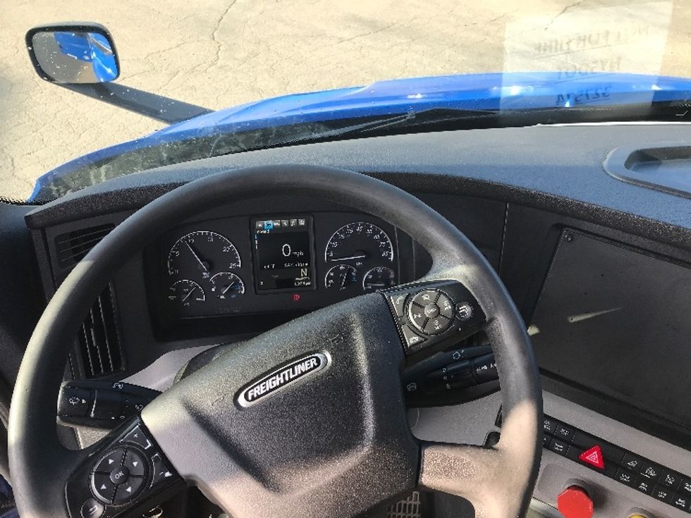 Day Cab Tractor-Heavy Duty Tractors-Freightliner-2019-T11664ST-Fredonia-NY-248,565\n\t\tmiles-$ 44,750 - Image 10