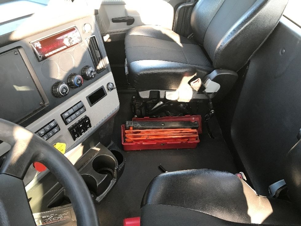 Day Cab Tractor-Heavy Duty Tractors-Freightliner-2019-T11664ST-Fredonia-NY-248,565\n\t\tmiles-$ 44,750 - Image 11