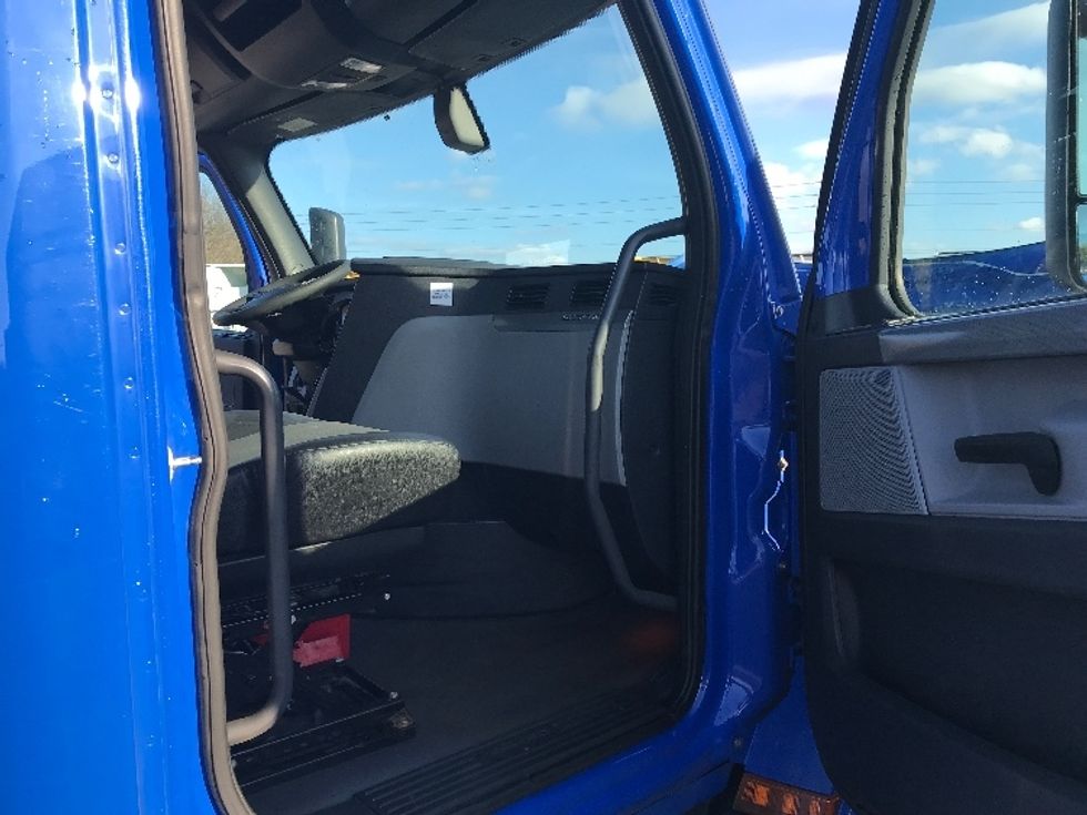 Day Cab Tractor-Heavy Duty Tractors-Freightliner-2019-T11664ST-Fredonia-NY-248,565\n\t\tmiles-$ 44,750 - Image 12