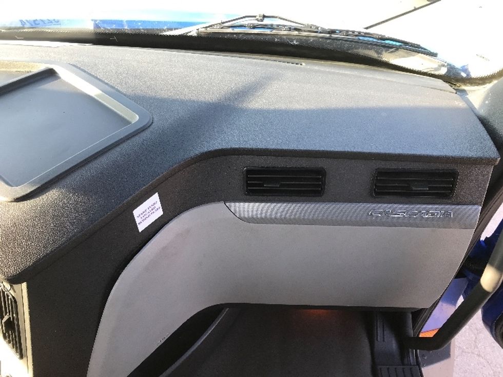 Day Cab Tractor-Heavy Duty Tractors-Freightliner-2019-T11664ST-Fredonia-NY-248,565\n\t\tmiles-$ 44,750 - Image 13