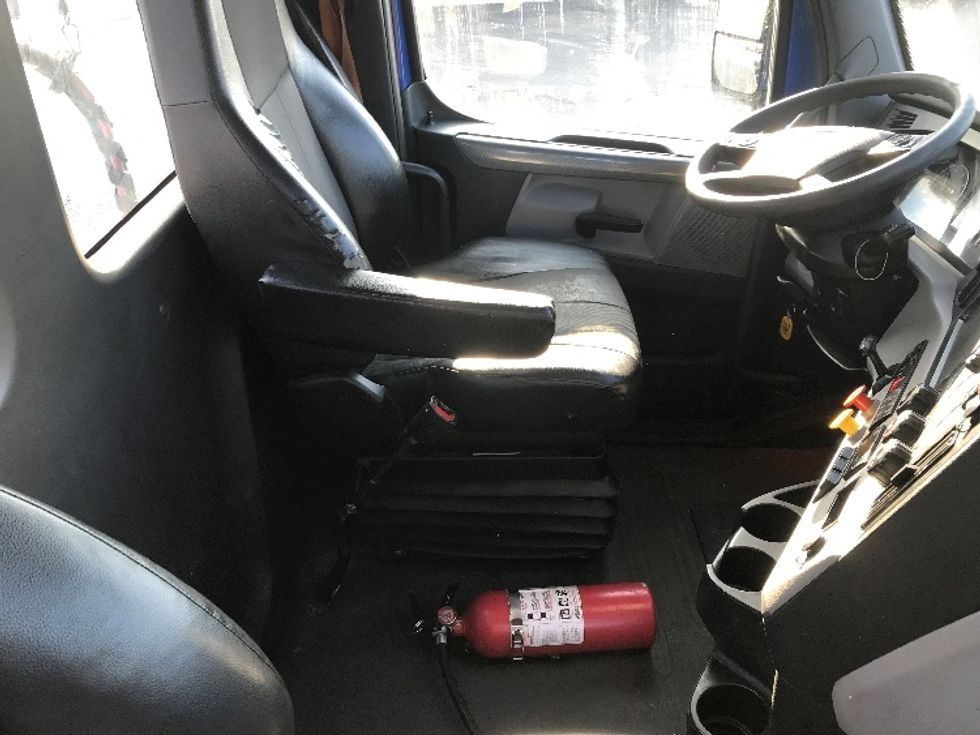 Day Cab Tractor-Heavy Duty Tractors-Freightliner-2019-T11664ST-Fredonia-NY-248,565\n\t\tmiles-$ 44,750 - Image 14