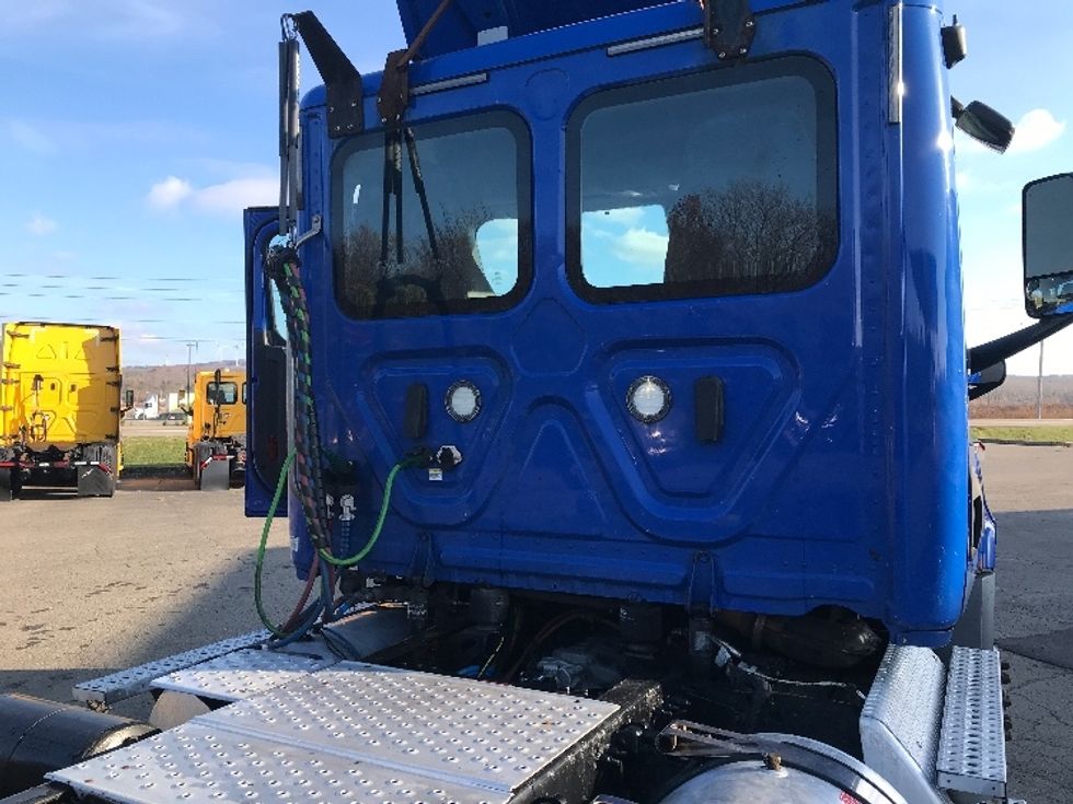 Day Cab Tractor-Heavy Duty Tractors-Freightliner-2019-T11664ST-Fredonia-NY-248,565\n\t\tmiles-$ 44,750 - Image 17