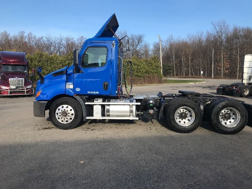 Day Cab Tractor-Heavy Duty Tractors-Freightliner-2019-T11664ST-Fredonia-NY-248,565\n\t\tmiles-$ 44,750 - Image 4