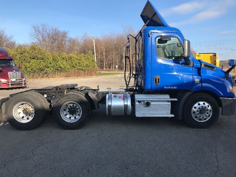 Day Cab Tractor-Heavy Duty Tractors-Freightliner-2019-T11664ST-Fredonia-NY-248,565\n\t\tmiles-$ 44,750 - Image 8