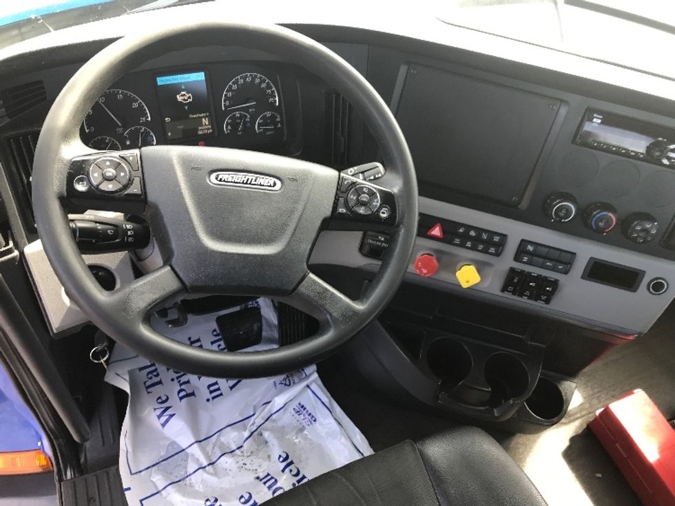 Day Cab Tractor-Heavy Duty Tractors-Freightliner-2019-T11664ST-Fredonia-NY-318,478\n\t\tmiles-$ 40,750 - Image 10