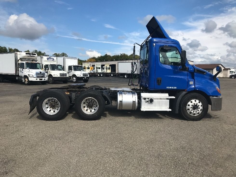 Day Cab Tractor-Heavy Duty Tractors-Freightliner-2019-T11664ST-Fredonia-NY-318,478\n\t\tmiles-$ 40,750 - Image 8