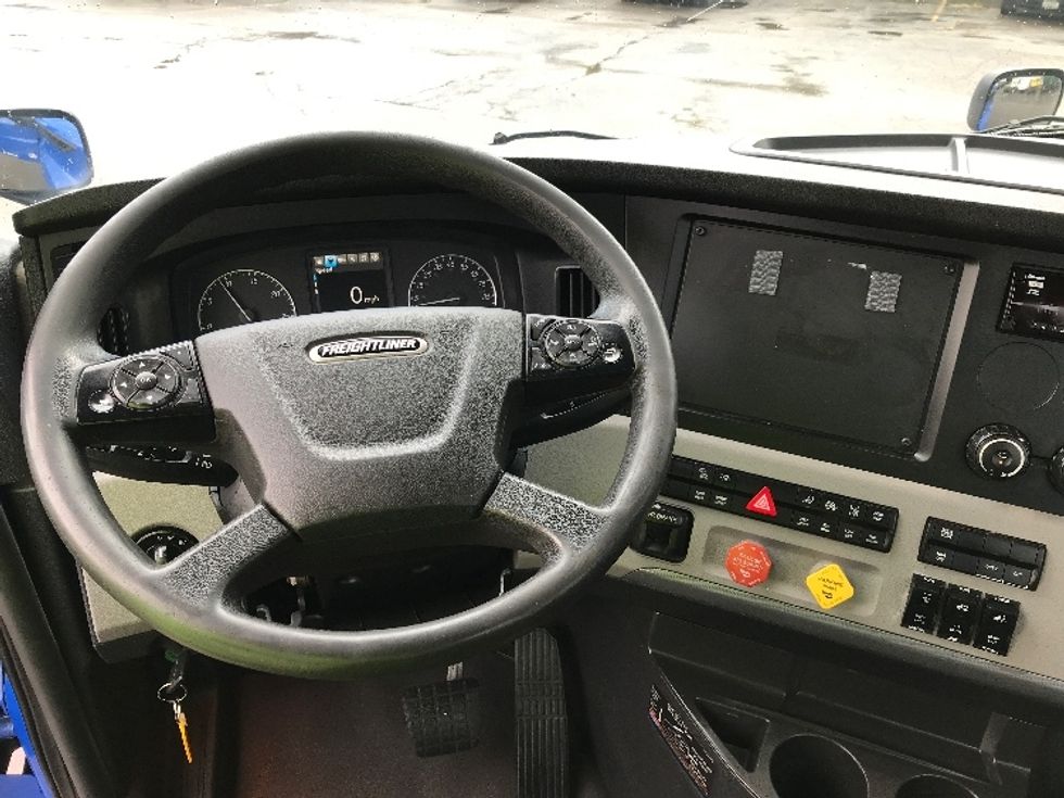 Day Cab Tractor-Heavy Duty Tractors-Freightliner-2019-T11664ST-Fredonia-NY-344,554\n\t\tmiles-$ 39,500 - Image 11