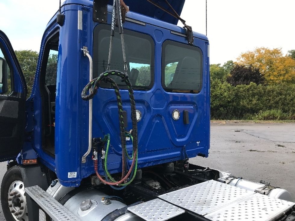 Day Cab Tractor-Heavy Duty Tractors-Freightliner-2019-T11664ST-Fredonia-NY-344,554\n\t\tmiles-$ 39,500 - Image 17