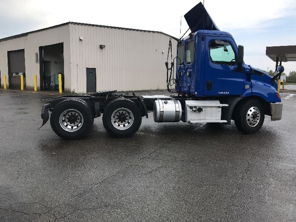 Day Cab Tractor-Heavy Duty Tractors-Freightliner-2019-T11664ST-Fredonia-NY-344,554\n\t\tmiles-$ 39,500 - Image 8