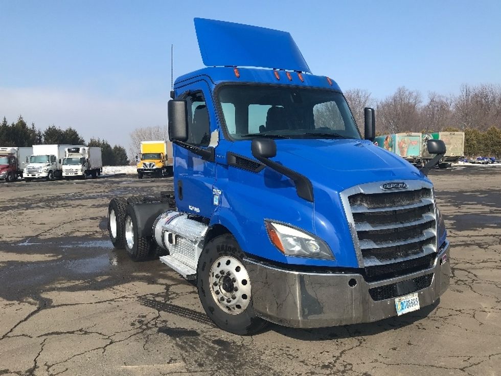 Day Cab Tractor-Heavy Duty Tractors-Freightliner-2019-T11664ST-Fredonia-NY-371,044\n\t\tmiles-$ 36,750 - Image 1