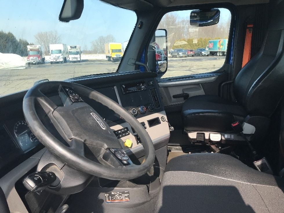 Day Cab Tractor-Heavy Duty Tractors-Freightliner-2019-T11664ST-Fredonia-NY-371,044\n\t\tmiles-$ 36,750 - Image 10