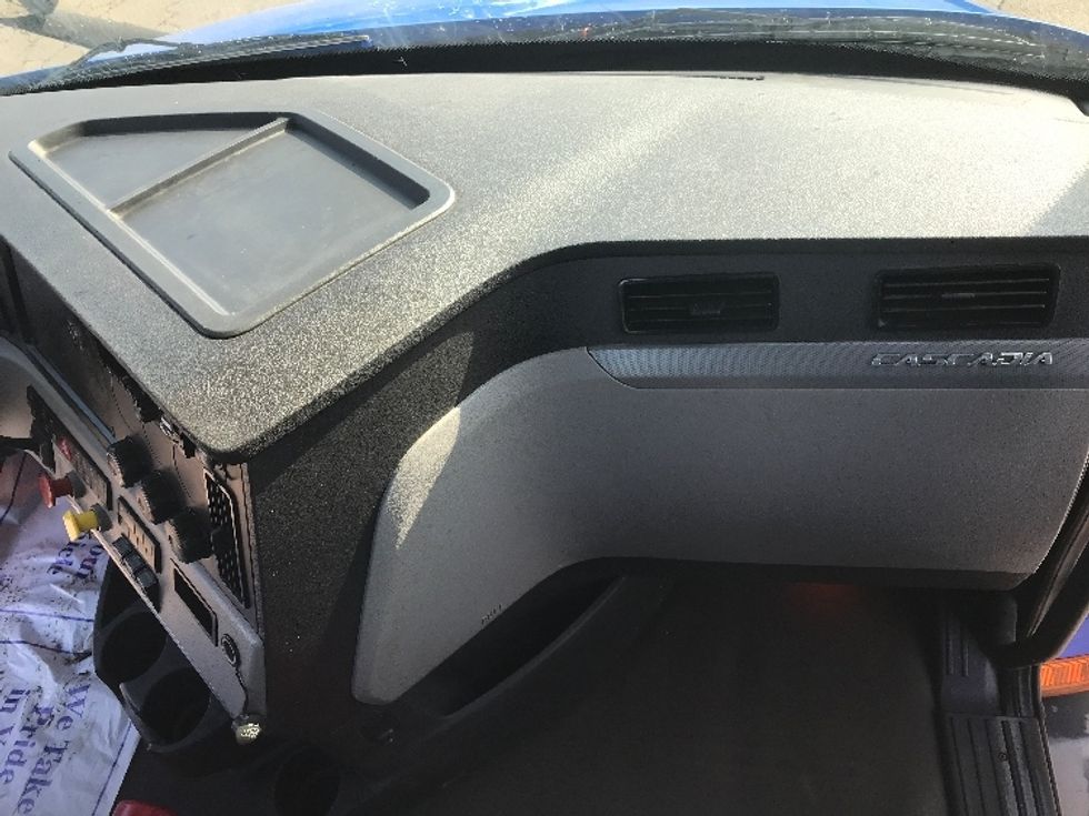 Day Cab Tractor-Heavy Duty Tractors-Freightliner-2019-T11664ST-Fredonia-NY-371,044\n\t\tmiles-$ 36,750 - Image 13