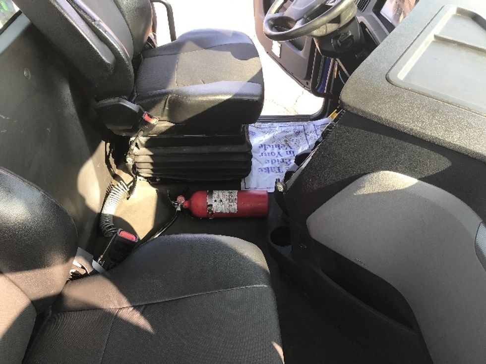 Day Cab Tractor-Heavy Duty Tractors-Freightliner-2019-T11664ST-Fredonia-NY-371,044\n\t\tmiles-$ 36,750 - Image 14