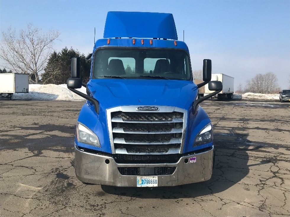 Day Cab Tractor-Heavy Duty Tractors-Freightliner-2019-T11664ST-Fredonia-NY-371,044\n\t\tmiles-$ 36,750 - Image 2
