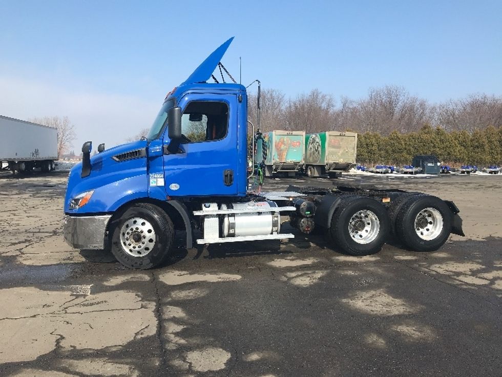Day Cab Tractor-Heavy Duty Tractors-Freightliner-2019-T11664ST-Fredonia-NY-371,044\n\t\tmiles-$ 36,750 - Image 4