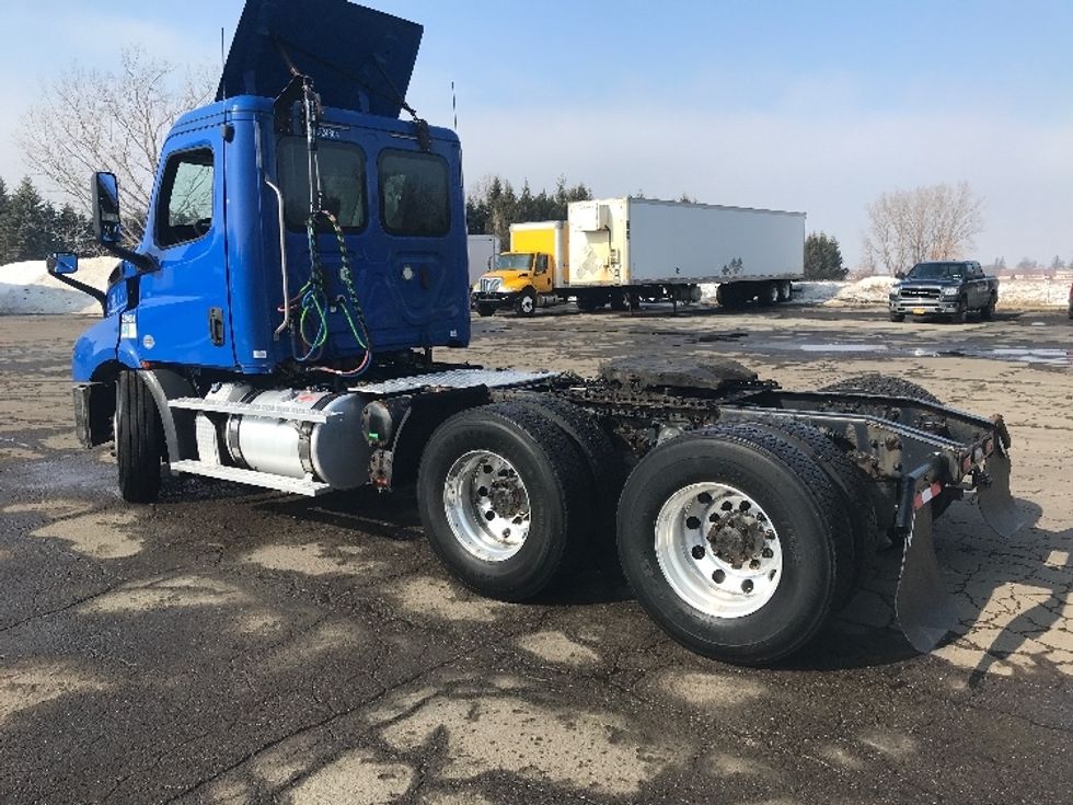 Day Cab Tractor-Heavy Duty Tractors-Freightliner-2019-T11664ST-Fredonia-NY-371,044\n\t\tmiles-$ 36,750 - Image 5