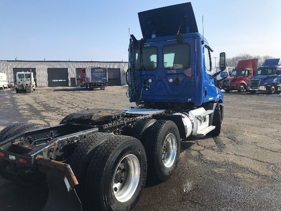 Day Cab Tractor-Heavy Duty Tractors-Freightliner-2019-T11664ST-Fredonia-NY-371,044\n\t\tmiles-$ 36,750 - Image 7