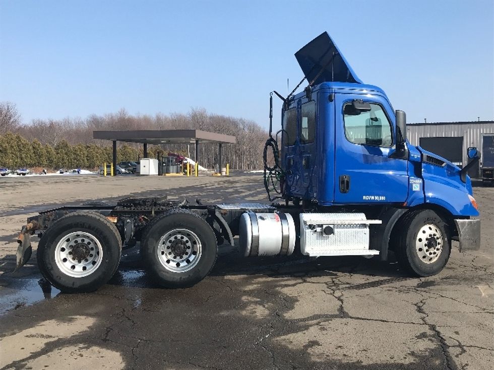 Day Cab Tractor-Heavy Duty Tractors-Freightliner-2019-T11664ST-Fredonia-NY-371,044\n\t\tmiles-$ 36,750 - Image 8