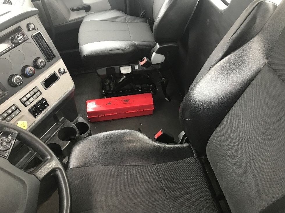 Day Cab Tractor-Heavy Duty Tractors-Freightliner-2019-T11664ST-Fredonia-NY-388,578\n\t\tmiles-$ 36,000 - Image 10