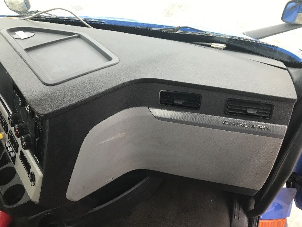 Day Cab Tractor-Heavy Duty Tractors-Freightliner-2019-T11664ST-Fredonia-NY-388,578\n\t\tmiles-$ 36,000 - Image 13