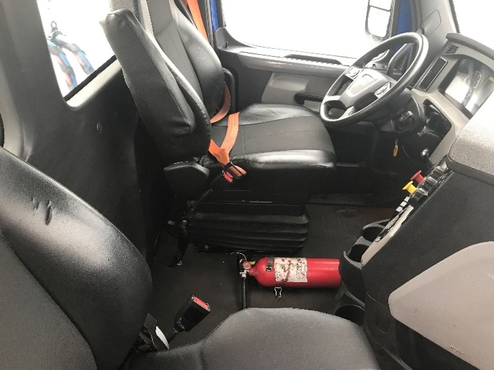 Day Cab Tractor-Heavy Duty Tractors-Freightliner-2019-T11664ST-Fredonia-NY-388,578\n\t\tmiles-$ 36,000 - Image 14