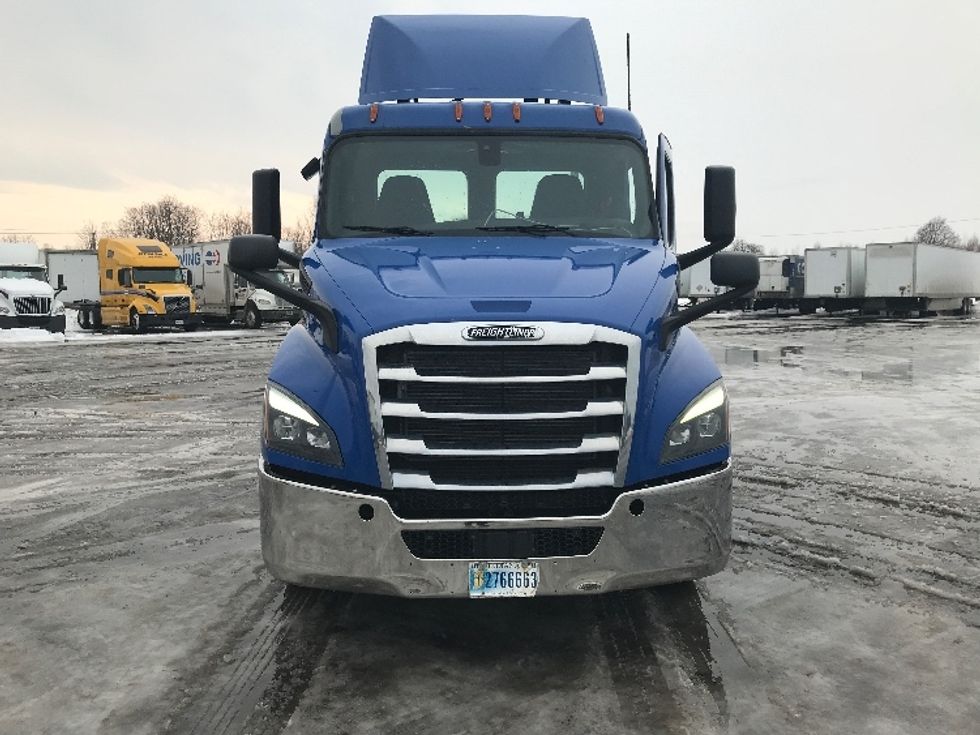 Day Cab Tractor-Heavy Duty Tractors-Freightliner-2019-T11664ST-Fredonia-NY-388,578\n\t\tmiles-$ 36,000 - Image 2