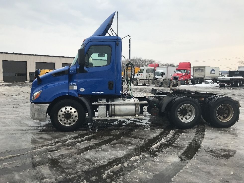 Day Cab Tractor-Heavy Duty Tractors-Freightliner-2019-T11664ST-Fredonia-NY-388,578\n\t\tmiles-$ 36,000 - Image 4