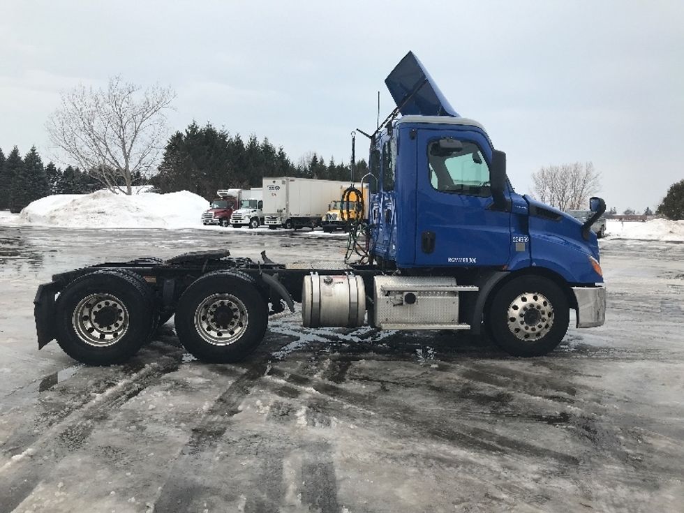 Day Cab Tractor-Heavy Duty Tractors-Freightliner-2019-T11664ST-Fredonia-NY-388,578\n\t\tmiles-$ 36,000 - Image 8
