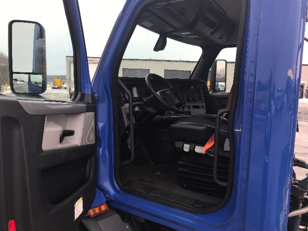 Day Cab Tractor-Heavy Duty Tractors-Freightliner-2019-T11664ST-Fredonia-NY-388,578\n\t\tmiles-$ 36,000 - Image 9