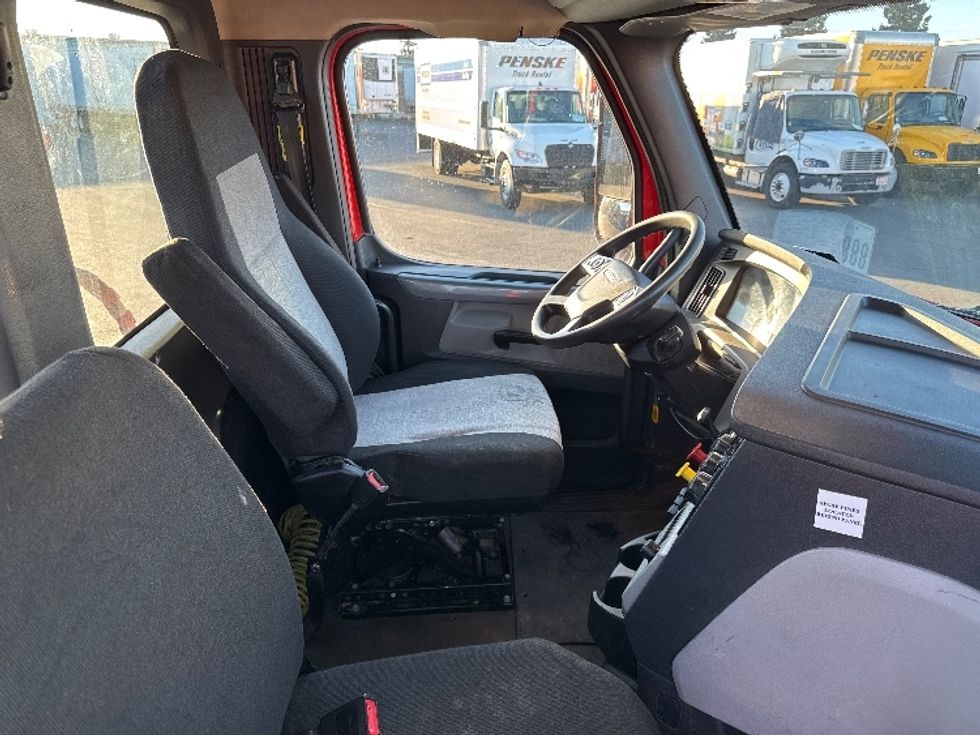 Day Cab Tractor-Heavy Duty Tractors-Freightliner-2019-T11664ST-Fresno-CA-315,769\n\t\tmiles-$ 47,750 - Image 14