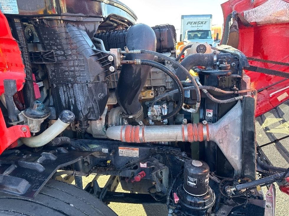 Day Cab Tractor-Heavy Duty Tractors-Freightliner-2019-T11664ST-Fresno-CA-315,769\n\t\tmiles-$ 47,750 - Image 15