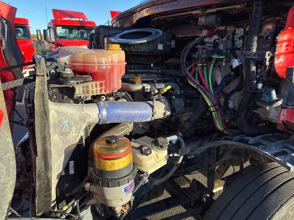 Day Cab Tractor-Heavy Duty Tractors-Freightliner-2019-T11664ST-Fresno-CA-315,769\n\t\tmiles-$ 47,750 - Image 16