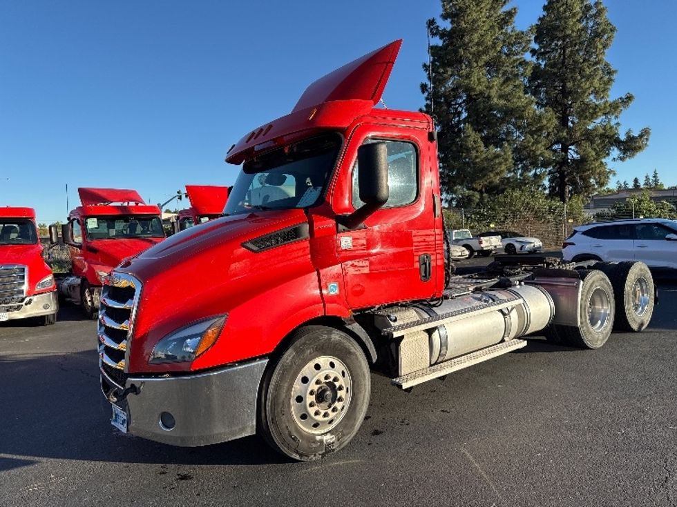 Day Cab Tractor-Heavy Duty Tractors-Freightliner-2019-T11664ST-Fresno-CA-315,769\n\t\tmiles-$ 47,750 - Image 3