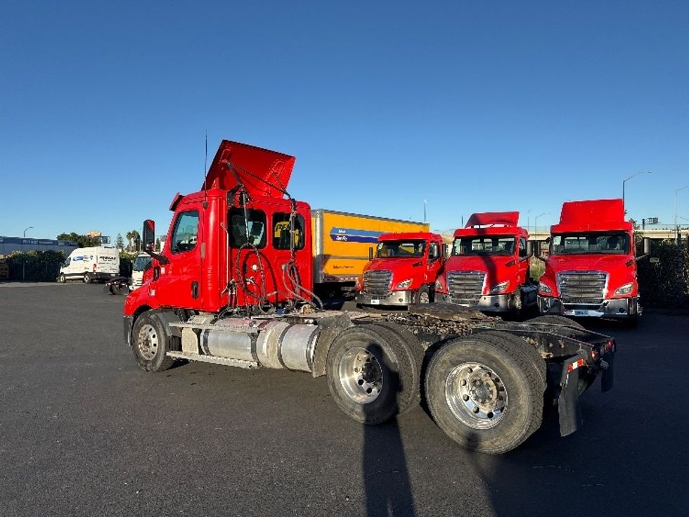 Day Cab Tractor-Heavy Duty Tractors-Freightliner-2019-T11664ST-Fresno-CA-315,769\n\t\tmiles-$ 47,750 - Image 5