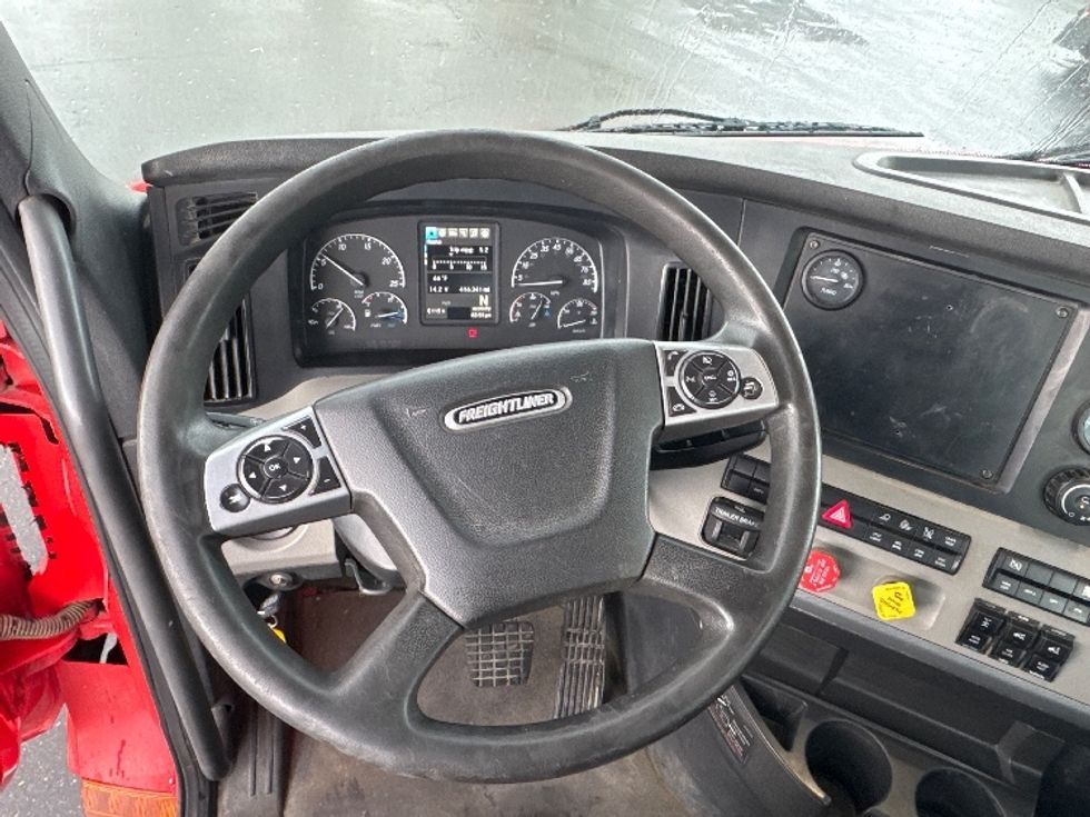 Day Cab Tractor-Heavy Duty Tractors-Freightliner-2019-T11664ST-Fresno-CA-416,341\n\t\tmiles-$ 41,750 - Image 11