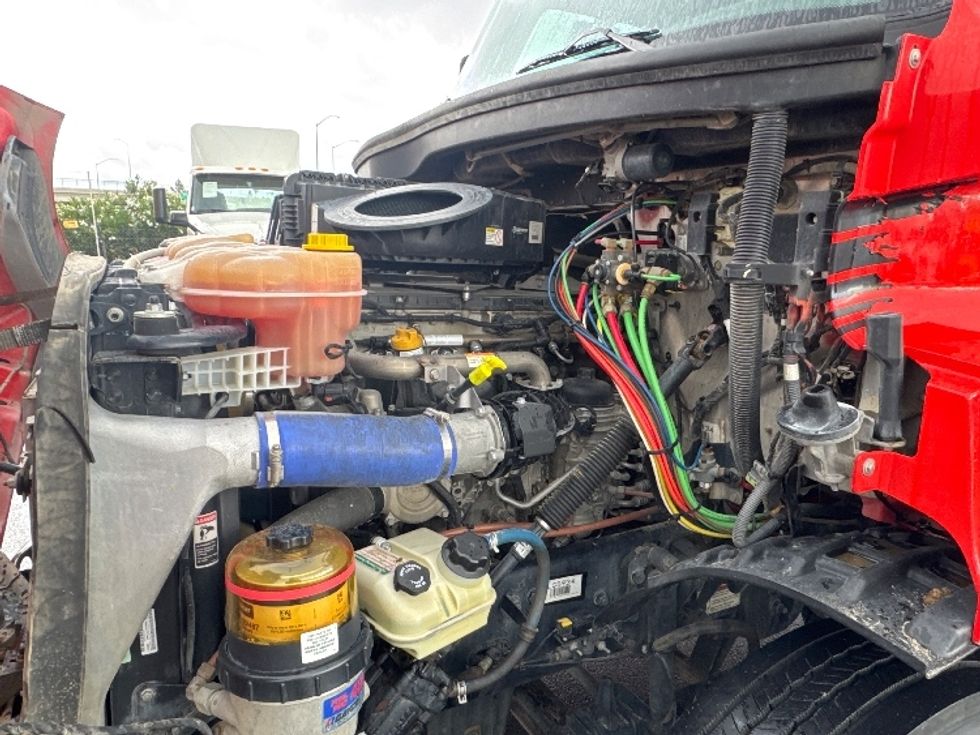 Day Cab Tractor-Heavy Duty Tractors-Freightliner-2019-T11664ST-Fresno-CA-416,341\n\t\tmiles-$ 41,750 - Image 16